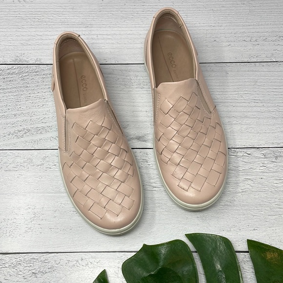 Ecco Soft 7 Rose Dust Woven Slip-On Sneaker 6 O2 - Picture 1 of 7